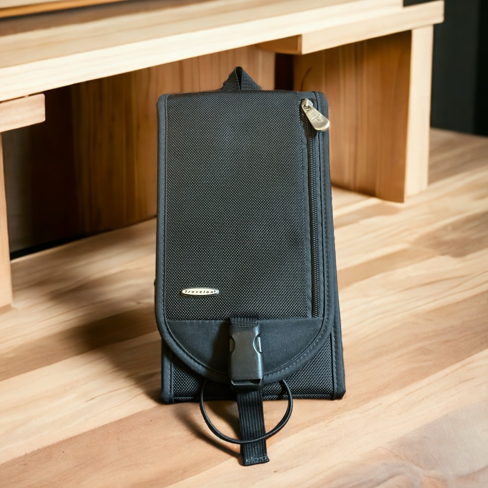 Men’s Travelon Fold Over Latch Close Elastic Band Secure Neck Tie Travel Case!